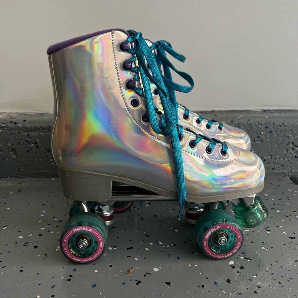 🛼 Impala Holographic (Vegan) Roller Skates! 🛼